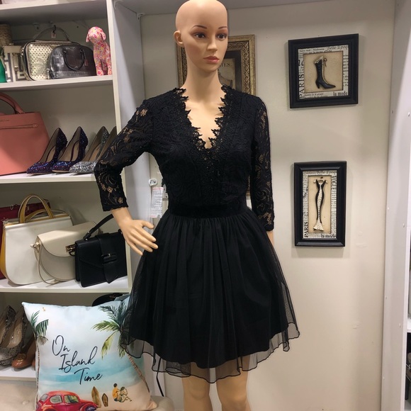City Studio NWT! Core Social Black Lace Scalloped V Neck Cocktail Dress Size 9